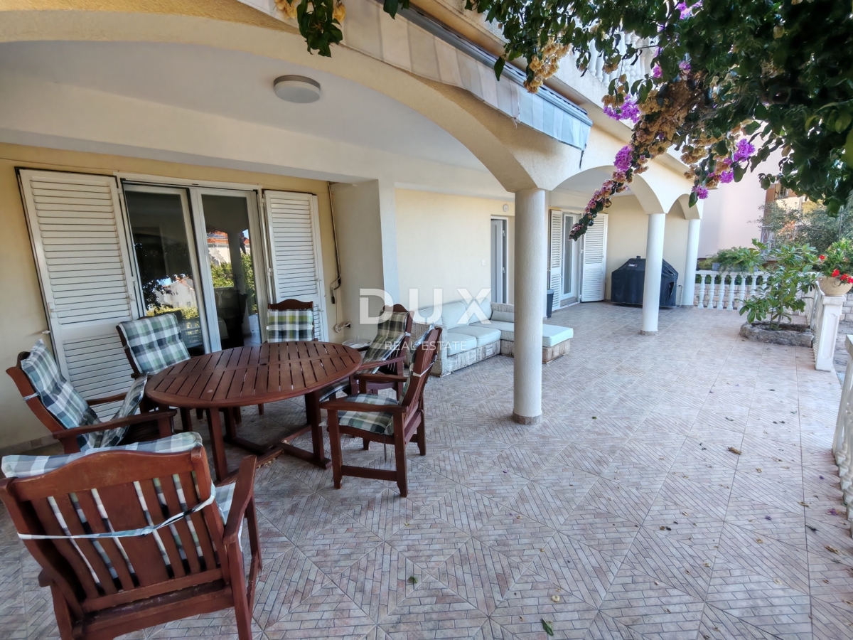 ZADAR, PETRČANE - Casa con 3 ampi appartamenti e una splendida vista sul mare! Punta Skala!