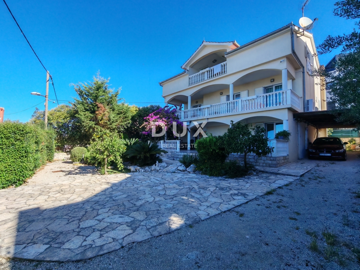 ZADAR, PETRČANE - Casa con 3 ampi appartamenti e una splendida vista sul mare! Punta Skala!