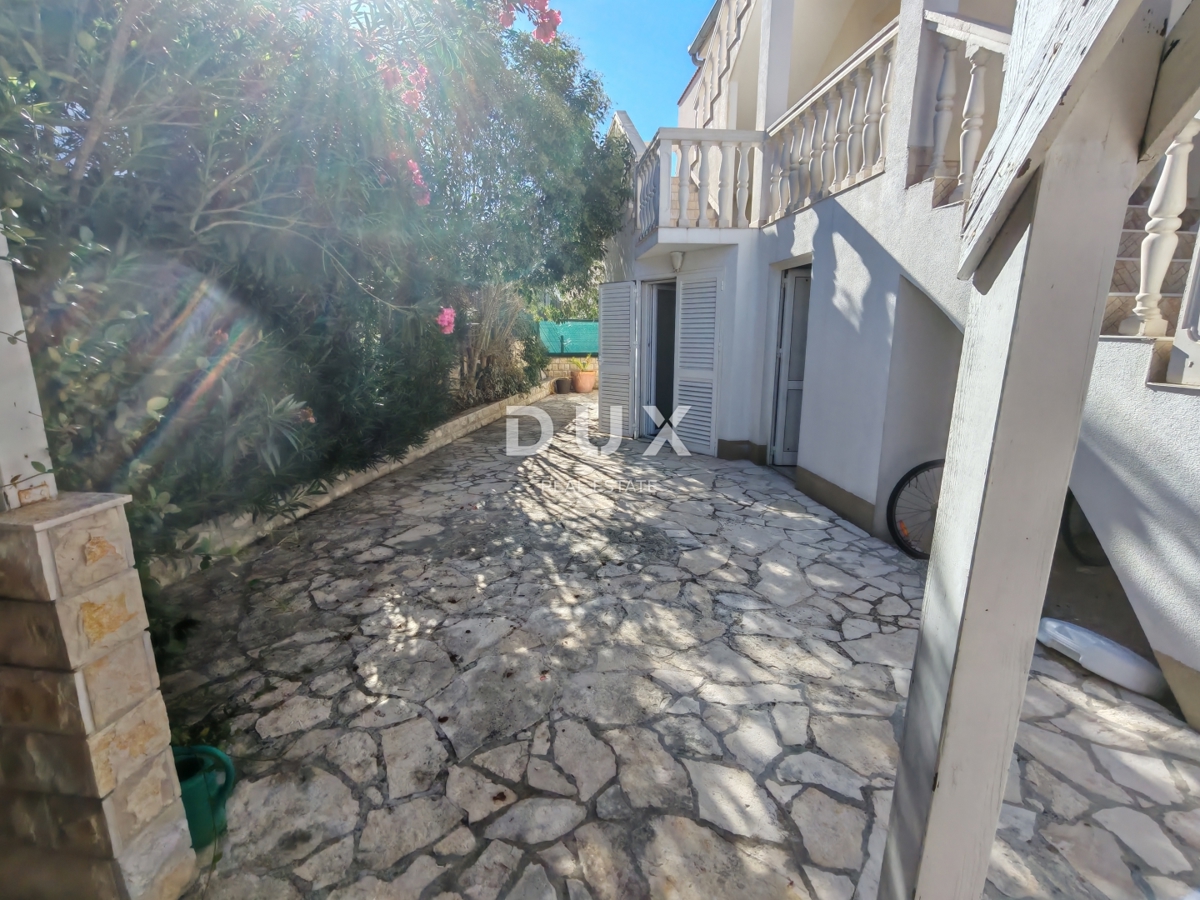 ZADAR, PETRČANE - Casa con 3 ampi appartamenti e una splendida vista sul mare! Punta Skala!