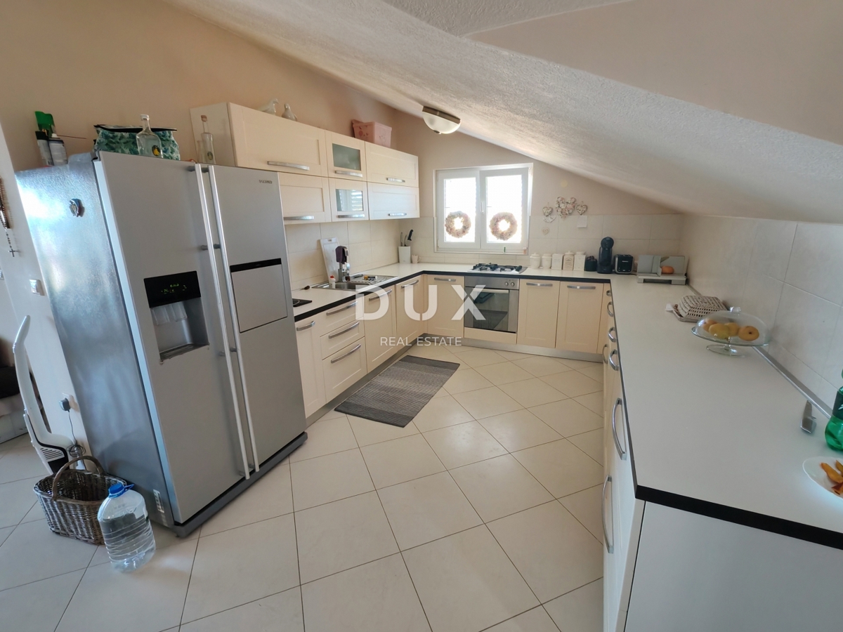 ZADAR, PETRČANE - Casa con 3 ampi appartamenti e una splendida vista sul mare! Punta Skala!