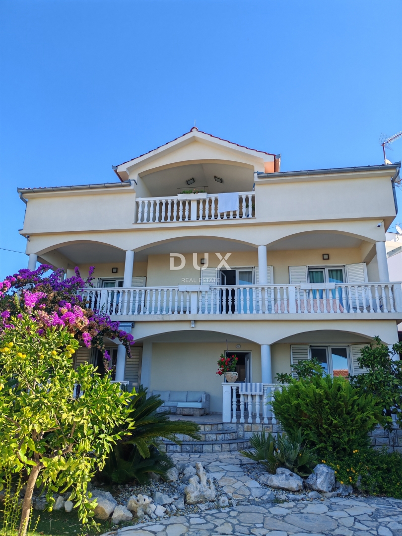 ZADAR, PETRČANE - Casa con 3 ampi appartamenti e una splendida vista sul mare! Punta Skala!