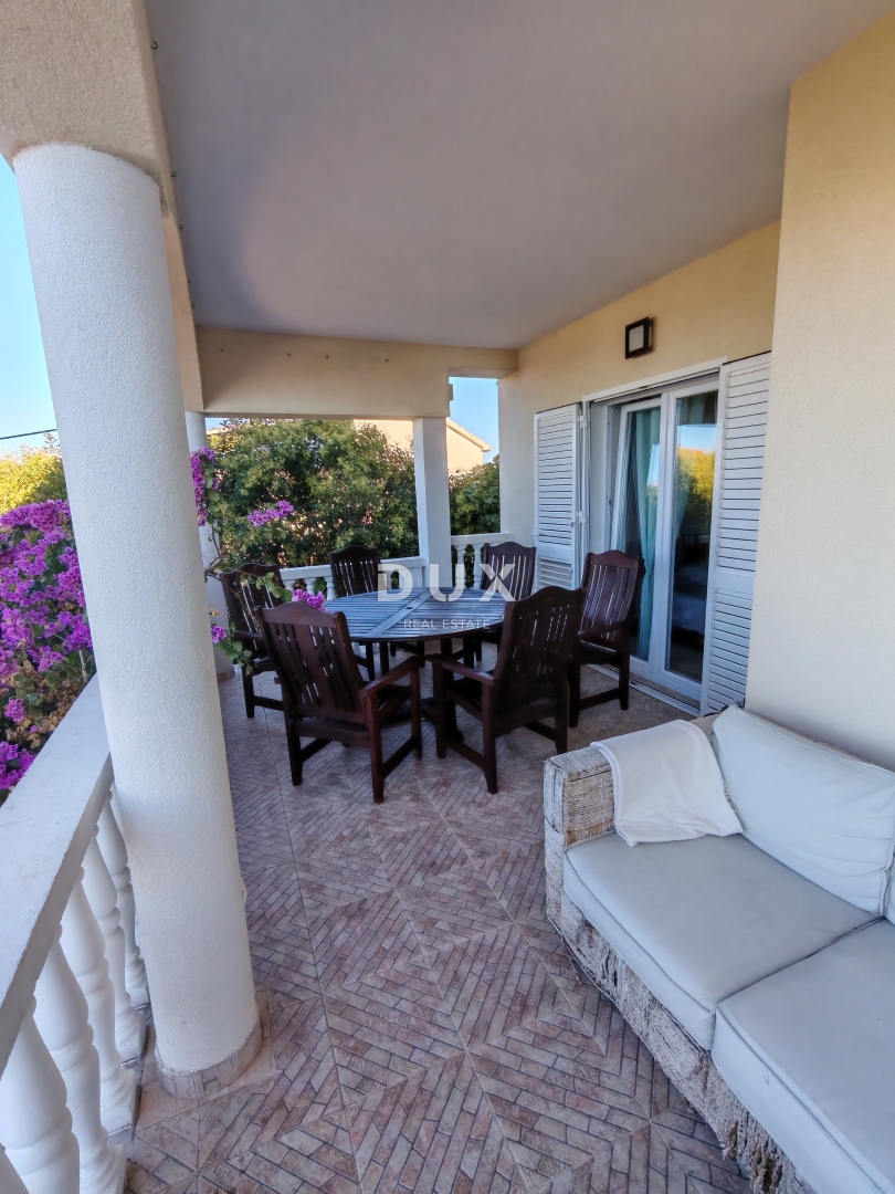 ZADAR, PETRČANE - Casa con 3 ampi appartamenti e una splendida vista sul mare! Punta Skala!