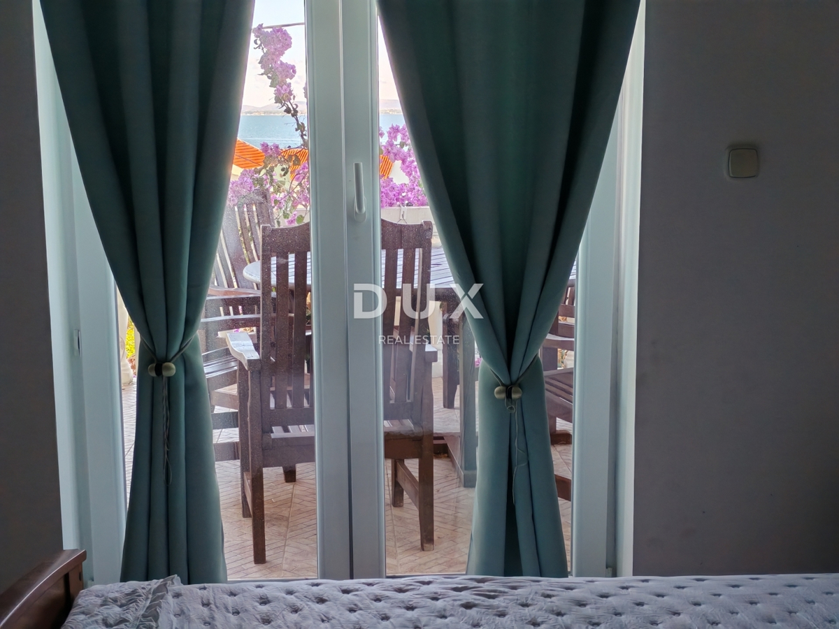 ZADAR, PETRČANE - Casa con 3 ampi appartamenti e una splendida vista sul mare! Punta Skala!