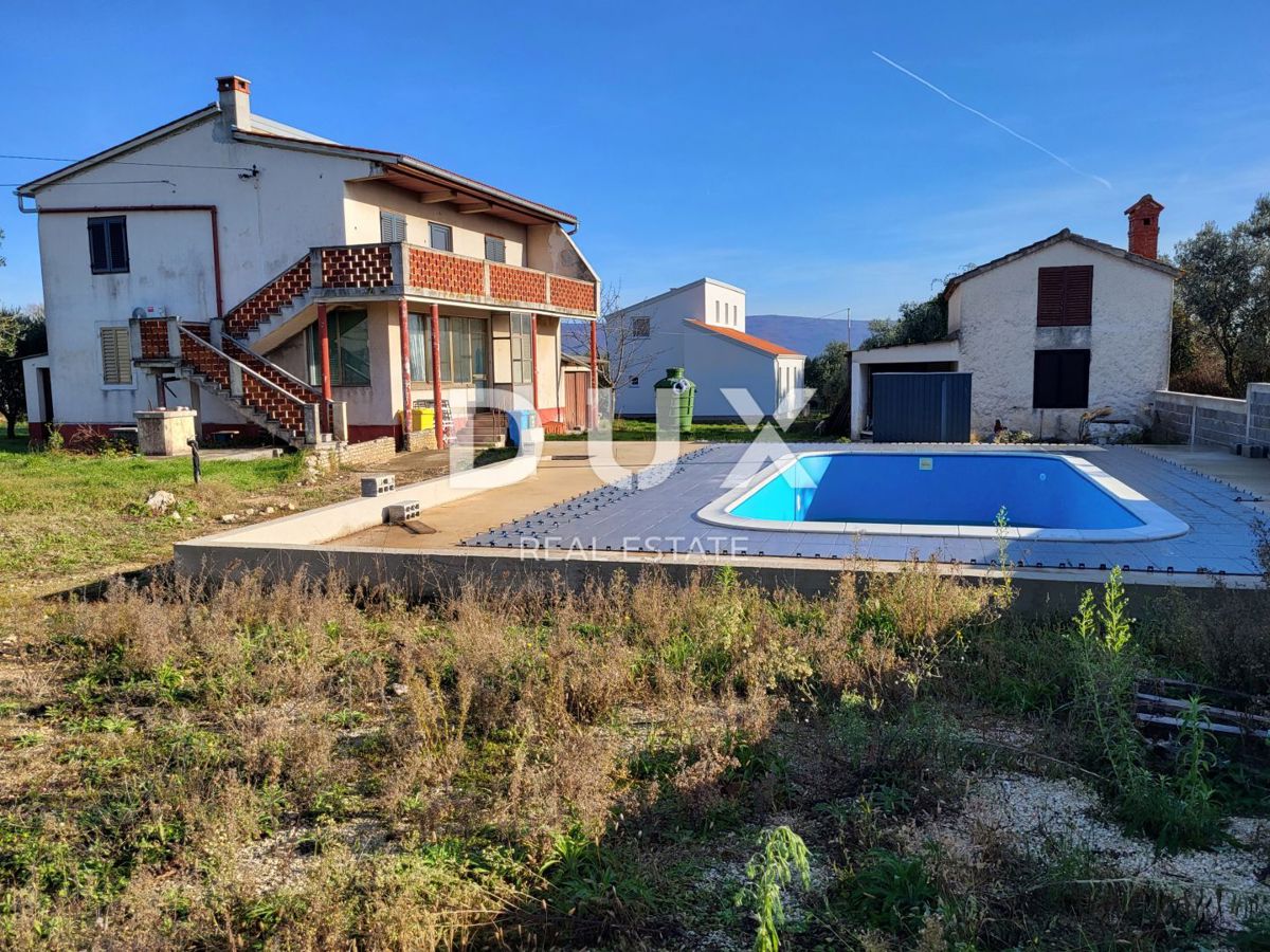 ISTRIA, MARČANA - Casa con 2 appartamenti e piscina su un ampio giardino