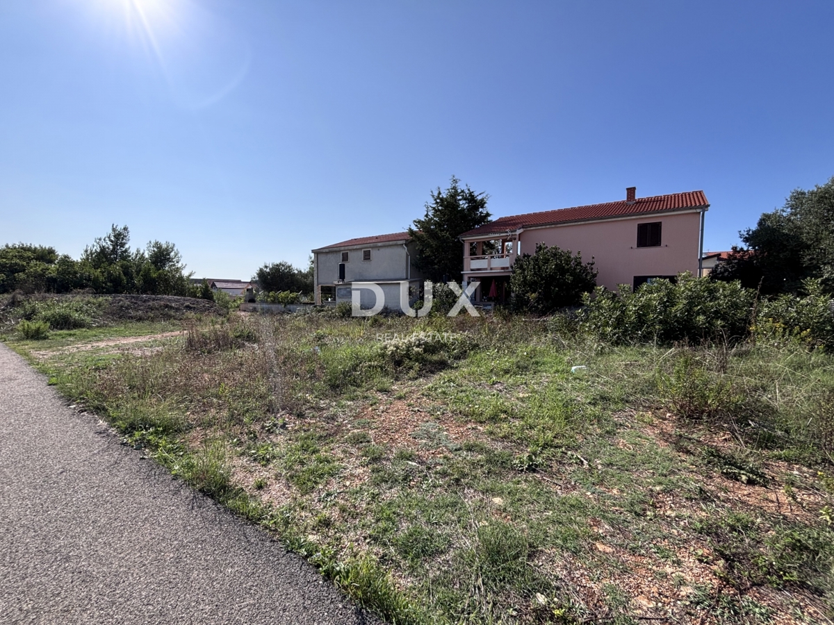 ISOLA DI VIR - Terreno edificabile nel centro