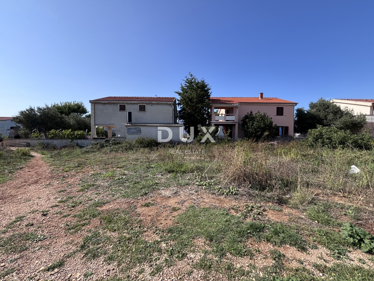 ISOLA DI VIR - Terreno edificabile nel centro