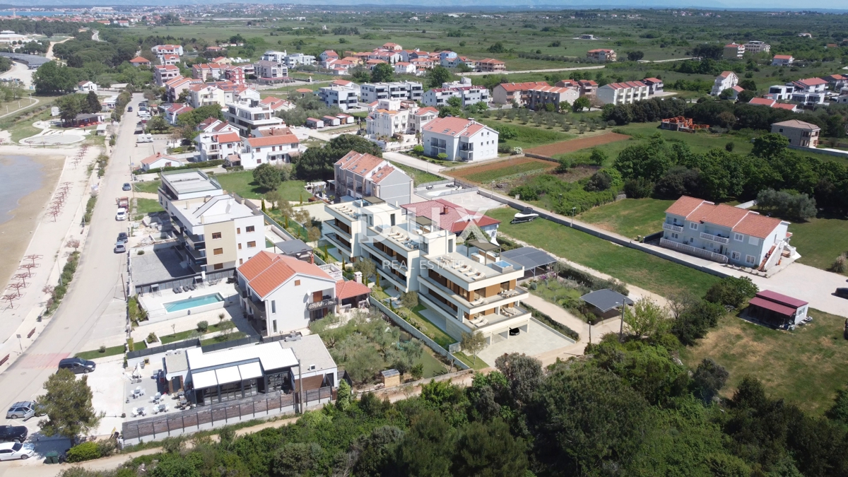 ZADAR, ZATON - Nuovo edificio con giardino a 45 metri dalla spiaggia! A1