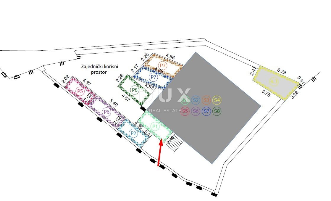 RIJEKA, BANDEROVO - appartamento completamente ristrutturato con parcheggio, in una posizione ricercata vicino all'università