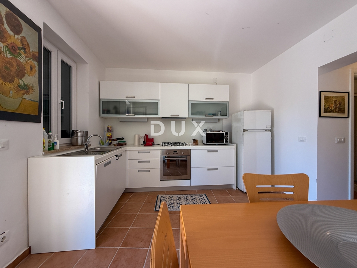 ISTRIA, BANJOLE (Volme) - Solo nella nostra offerta c'è una villa familiare con garage e tre appartamenti!