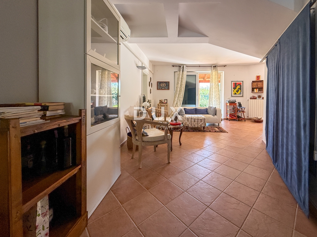 ISTRIA, BANJOLE (Volme) - Solo nella nostra offerta c'è una villa familiare con garage e tre appartamenti!