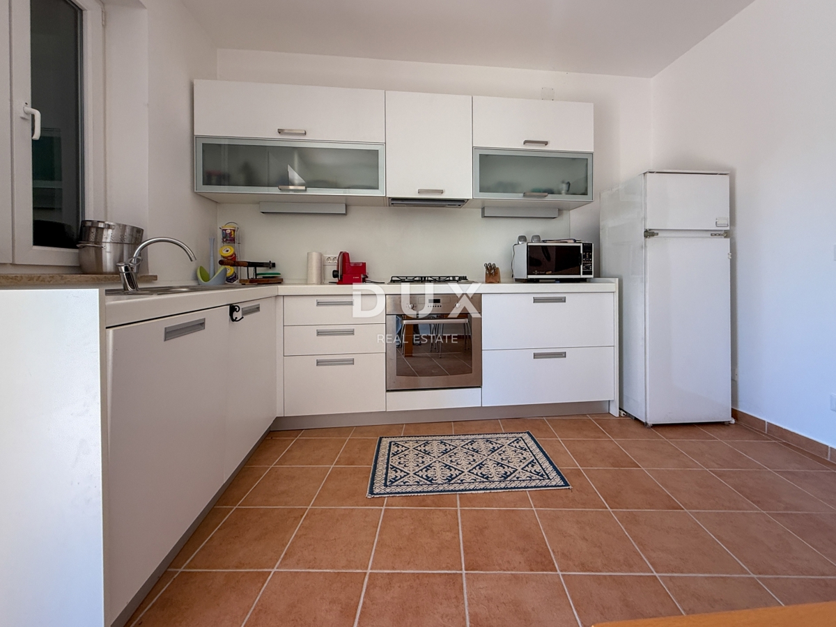 ISTRIA, BANJOLE (Volme) - Solo nella nostra offerta c'è una villa familiare con garage e tre appartamenti!