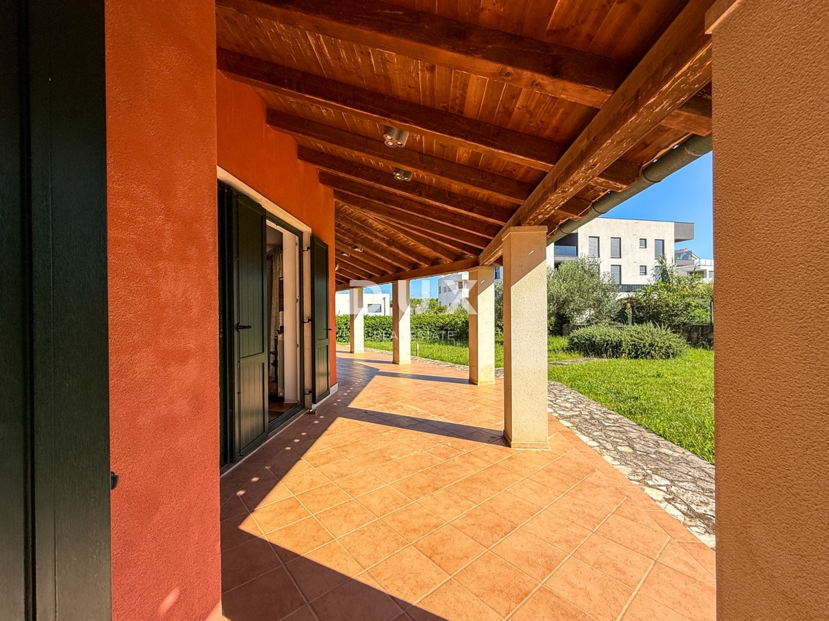 ISTRIA, BANJOLE (Volme) - Solo nella nostra offerta c'è una villa familiare con garage e tre appartamenti!