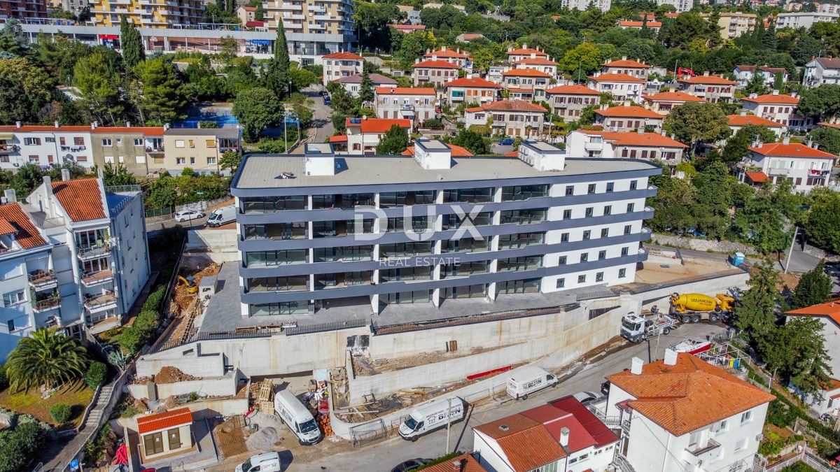 RIJEKA, KANTRIDA - Appartamento di 82 m2 in un lussuoso edificio di nuova costruzione a soli 250 metri dal mare con garage e vista panoramica sul mare