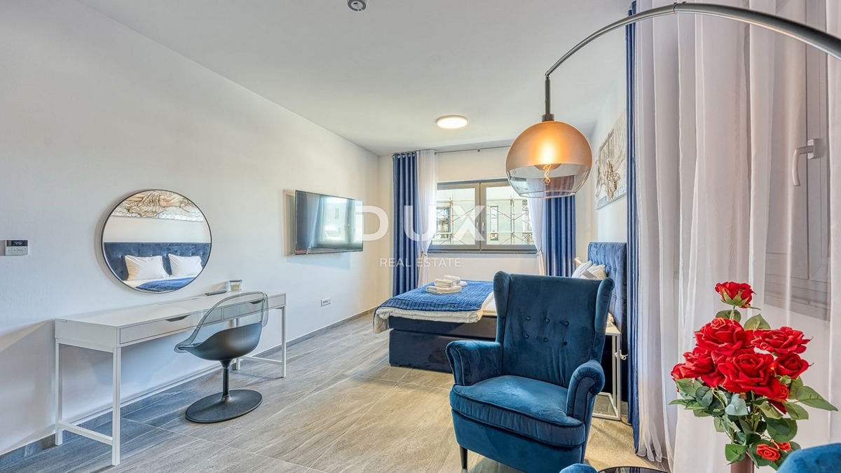 ISTRIA, PARENZO - Lussuosa casa bifamiliare con piscina, sauna e jacuzzi, 260m2