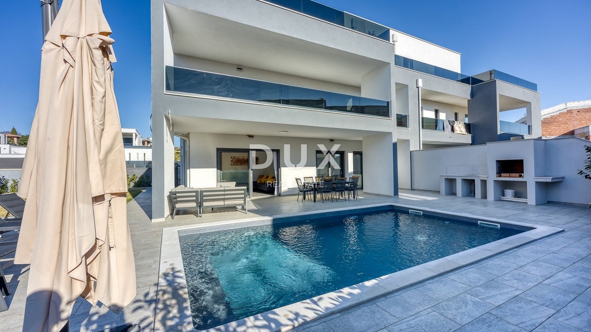 ISTRIA, PARENZO - Lussuosa casa bifamiliare con piscina, sauna e jacuzzi, 260m2