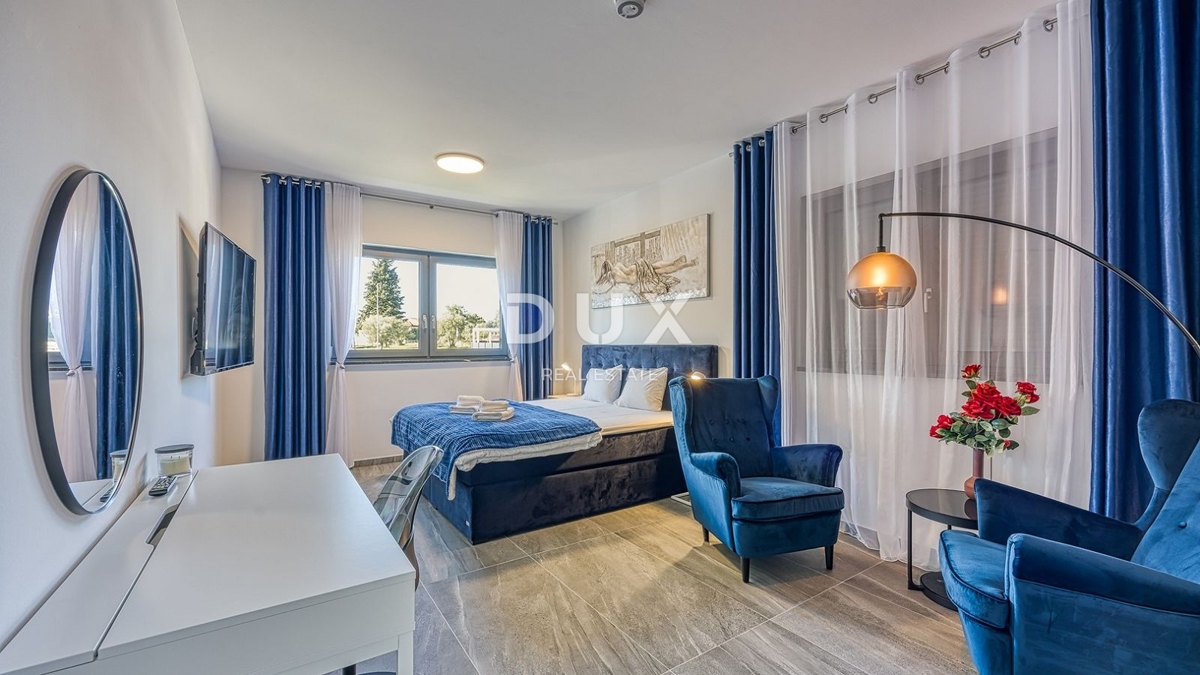 ISTRIA, PARENZO - Lussuosa casa bifamiliare con piscina, sauna e jacuzzi, 260m2