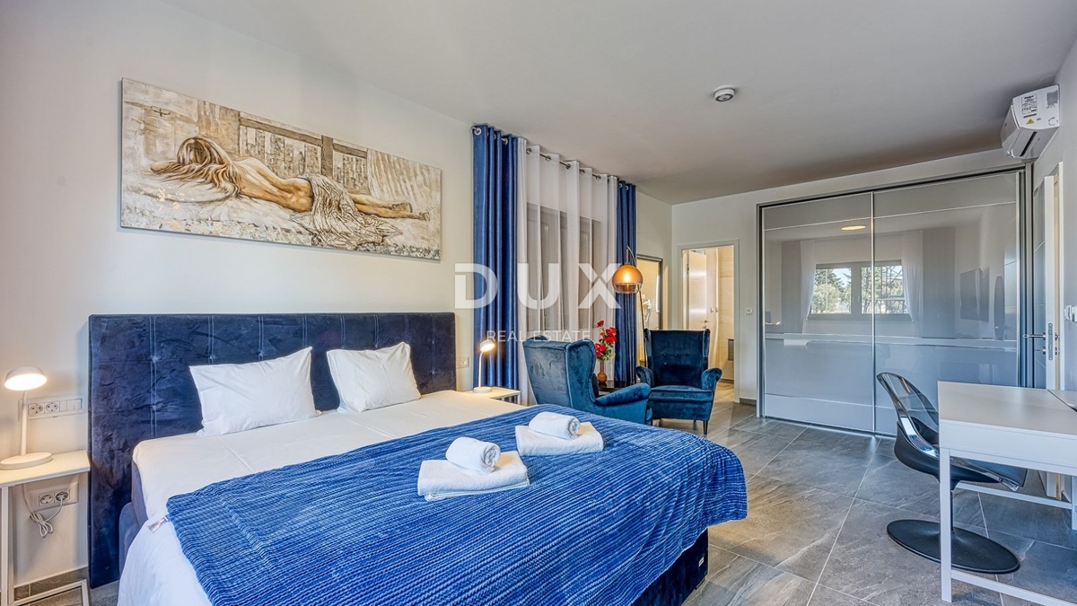 ISTRIA, PARENZO - Lussuosa casa bifamiliare con piscina, sauna e jacuzzi, 260m2