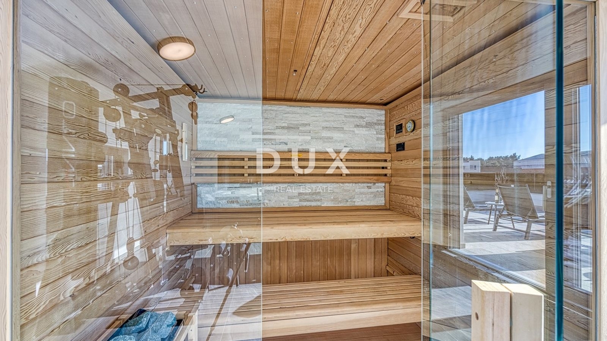 ISTRIA, PARENZO - Lussuosa casa bifamiliare con piscina, sauna e jacuzzi, 260m2