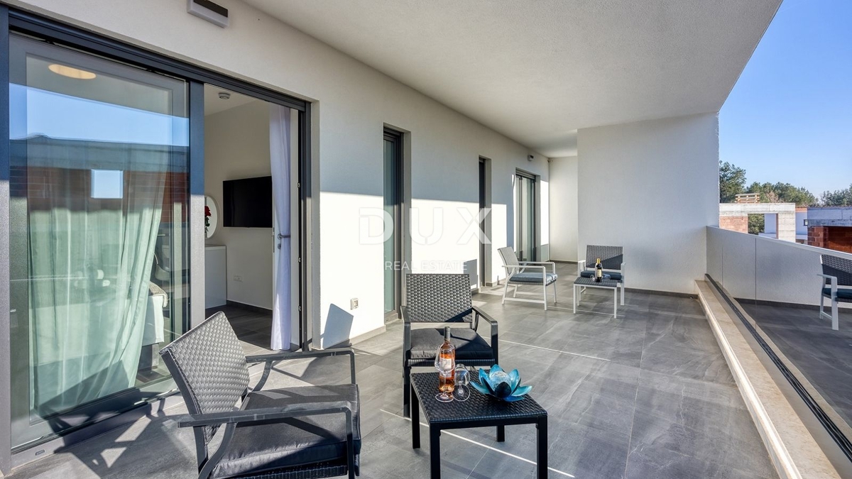 ISTRIA, PARENZO - Lussuosa casa bifamiliare con piscina, sauna e jacuzzi, 260m2