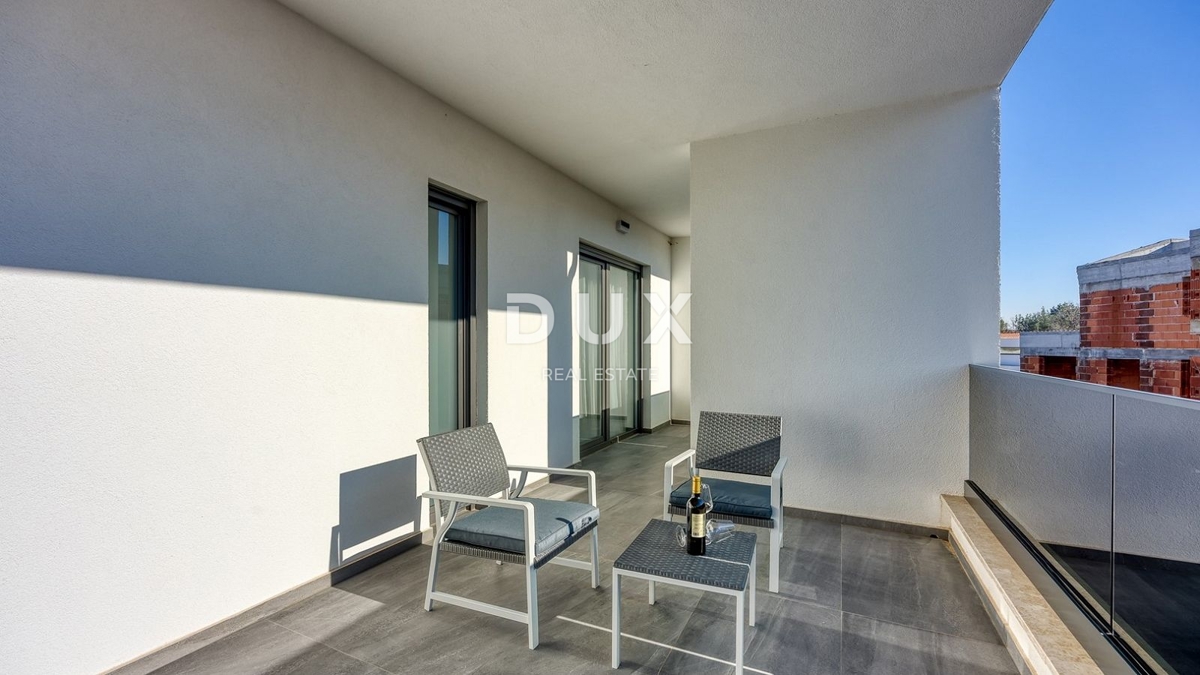 ISTRIA, PARENZO - Lussuosa casa bifamiliare con piscina, sauna e jacuzzi, 260m2