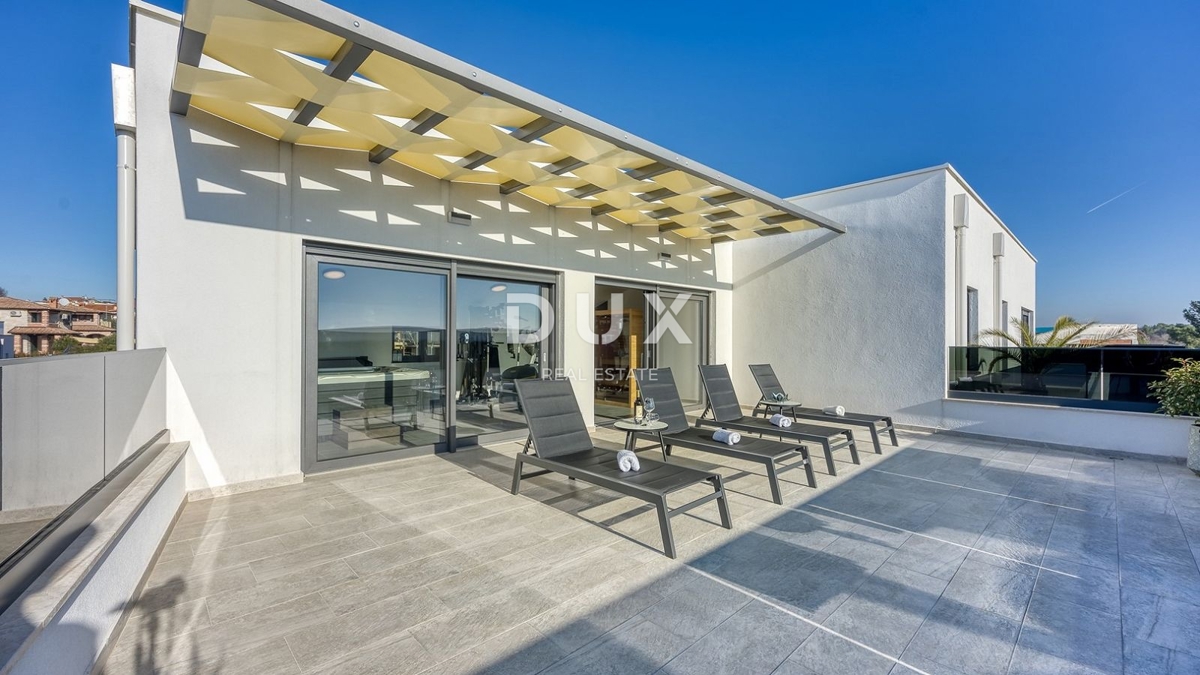 ISTRIA, PARENZO - Lussuosa casa bifamiliare con piscina, sauna e jacuzzi, 260m2