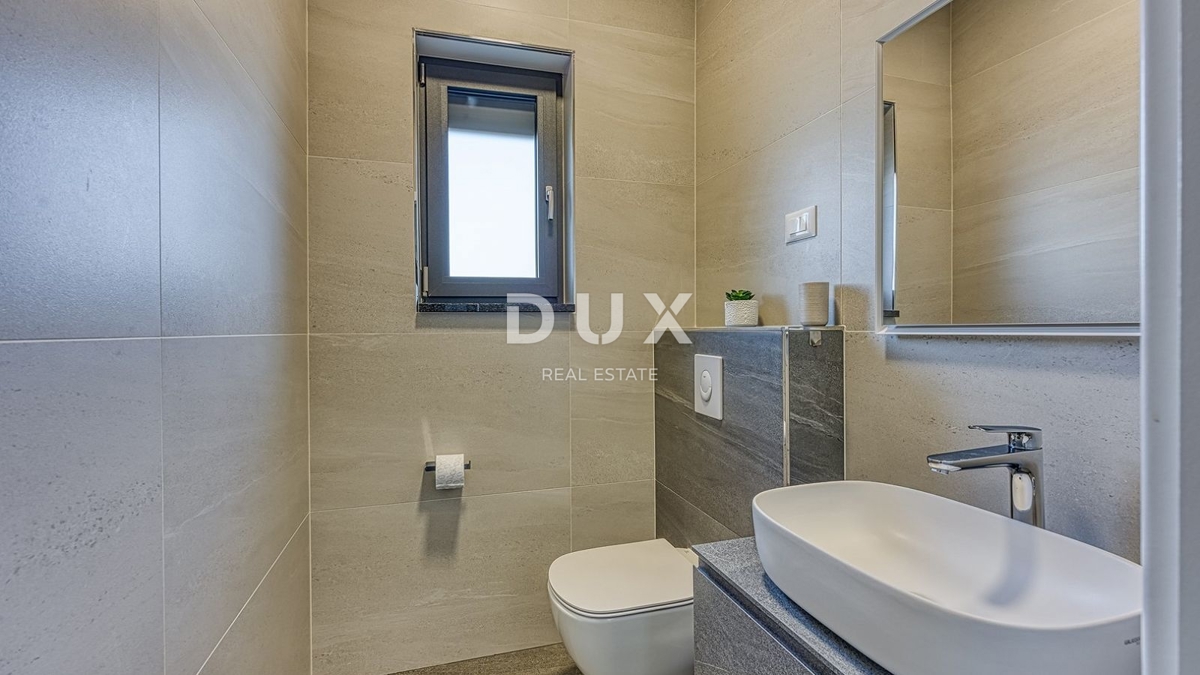 ISTRIA, PARENZO - Lussuosa casa bifamiliare con piscina, sauna e jacuzzi, 260m2