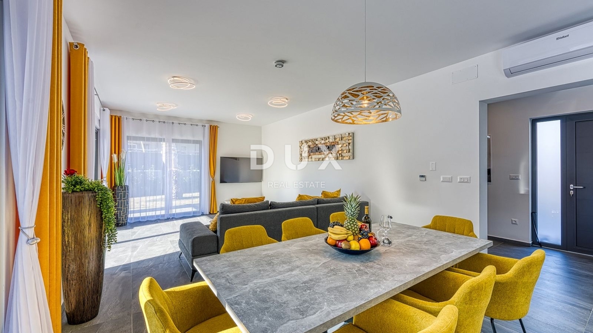 ISTRIA, PARENZO - Lussuosa casa bifamiliare con piscina, sauna e jacuzzi, 260m2