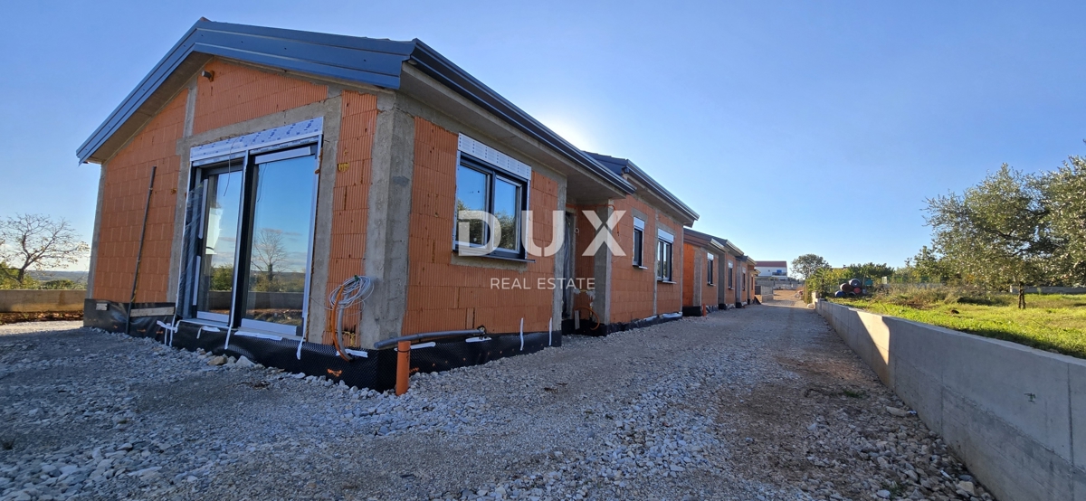 ISTRIA, PARENZO - Calda casa a un piano in un ambiente idilliaco