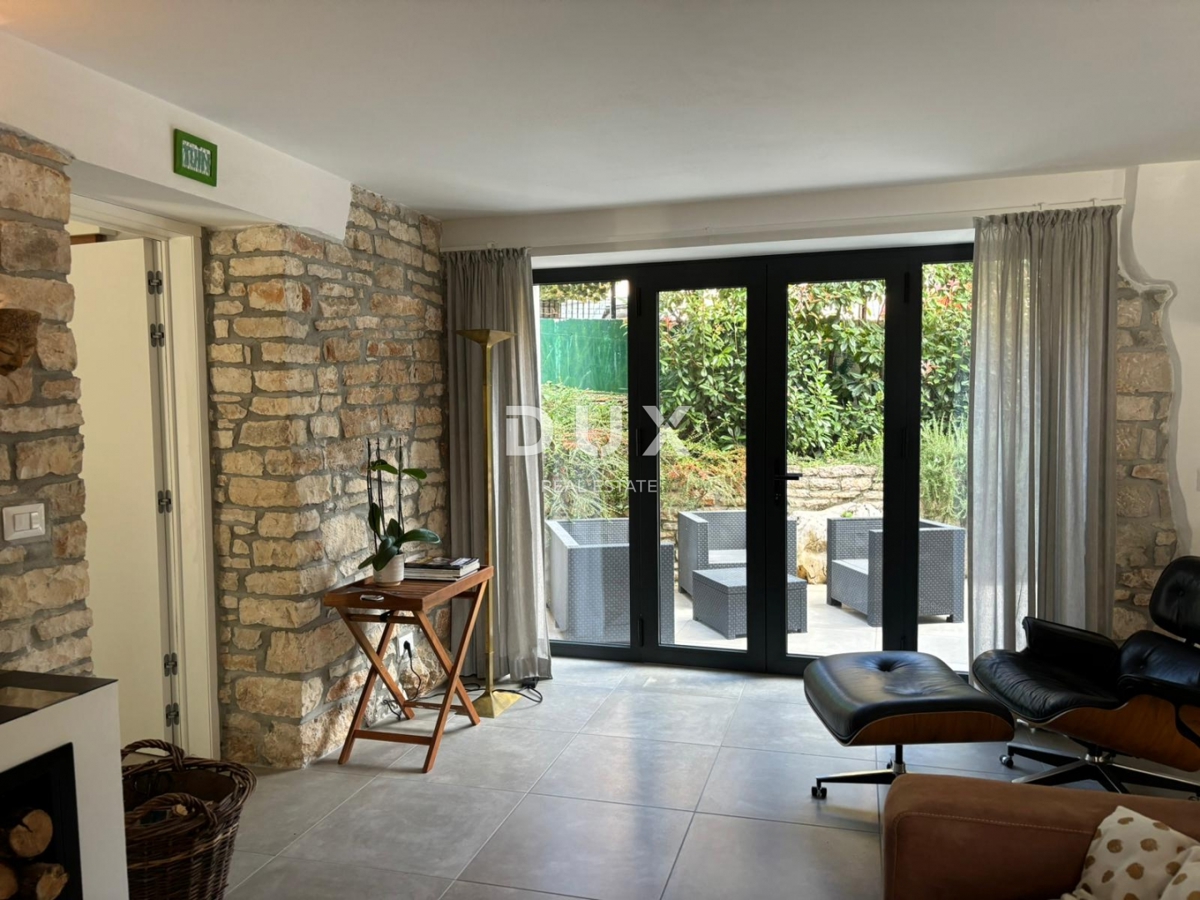 ISTRIA, PARENZO - Due case in stile rustico moderno con garage e un'offerta speciale!