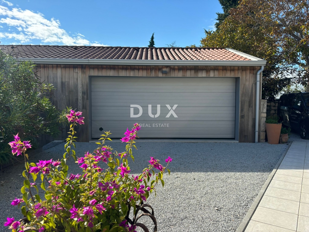 ISTRIA, PARENZO - Due case in stile rustico moderno con garage e un'offerta speciale!