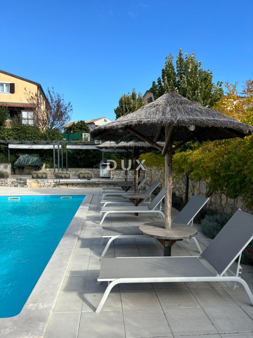 ISTRIA, PARENZO - Due case in stile rustico moderno con garage e un'offerta speciale!