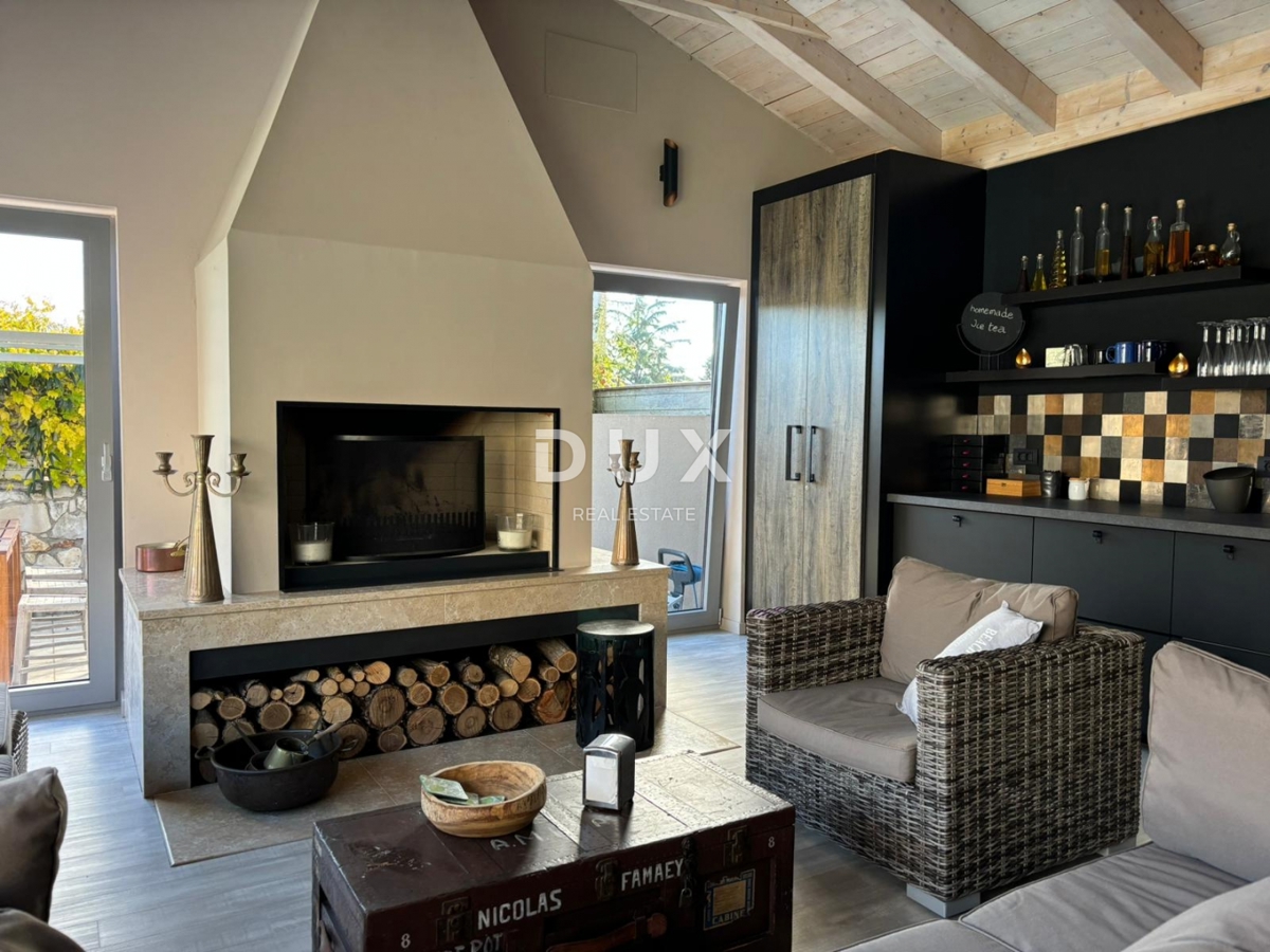 ISTRIA, PARENZO - Due case in stile rustico moderno con garage e un'offerta speciale!