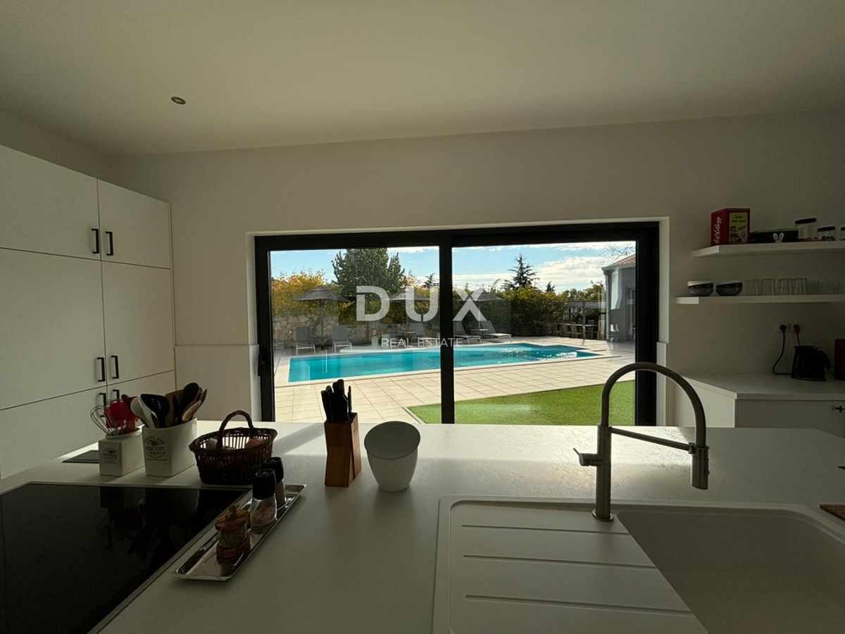 ISTRIA, PARENZO - Due case in stile rustico moderno con garage e un'offerta speciale!