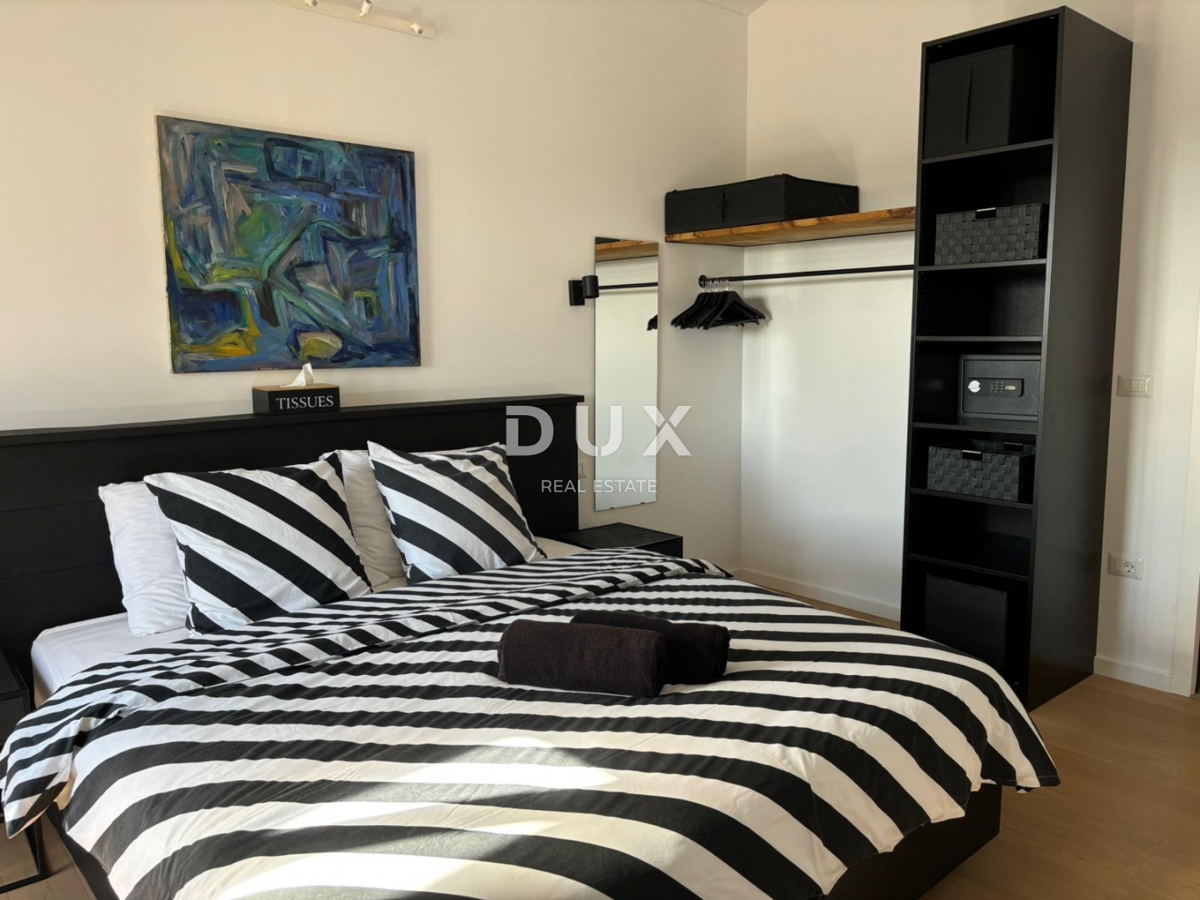 ISTRIA, PARENZO - Due case in stile rustico moderno con garage e un'offerta speciale!