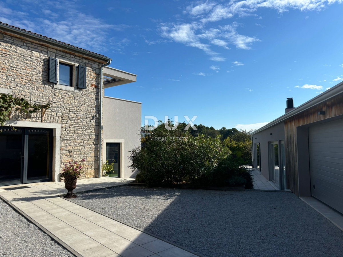 ISTRIA, PARENZO - Due case in stile rustico moderno con garage e un'offerta speciale!