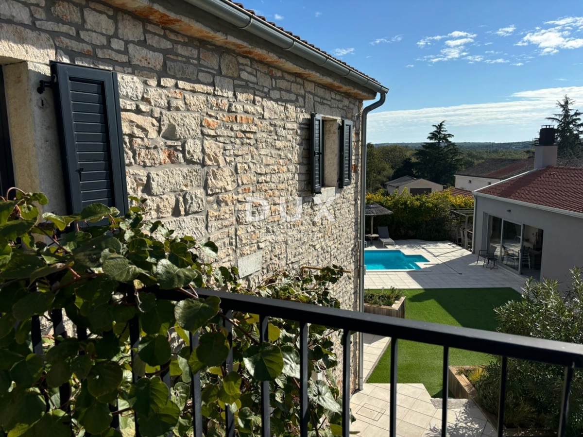 ISTRIA, PARENZO - Due case in stile rustico moderno con garage e un'offerta speciale!