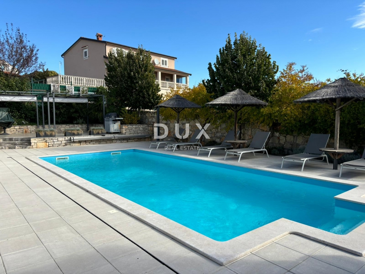 ISTRIA, PARENZO - Due case in stile rustico moderno con garage e un'offerta speciale!