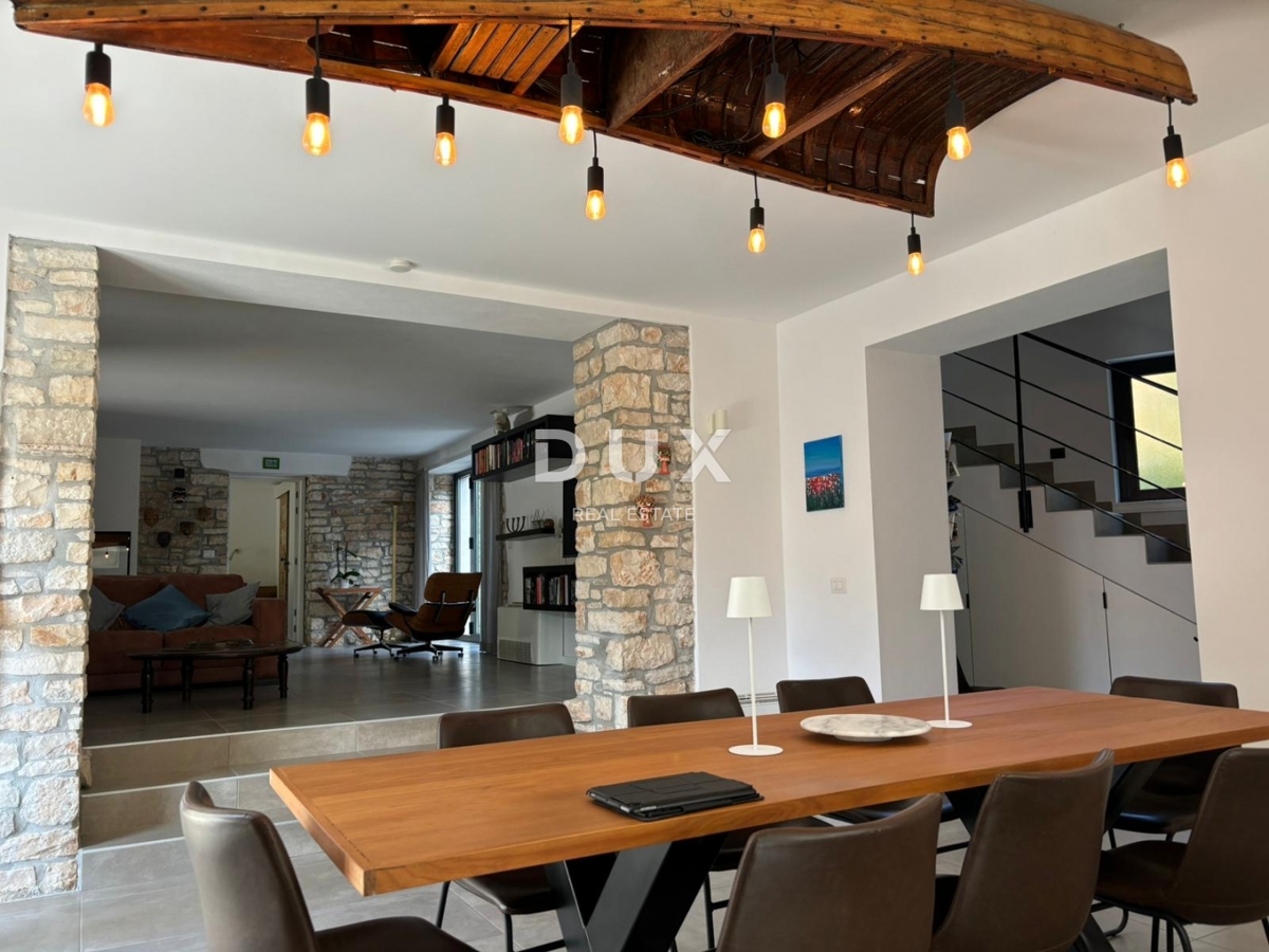 ISTRIA, PARENZO - Due case in stile rustico moderno con garage e un'offerta speciale!