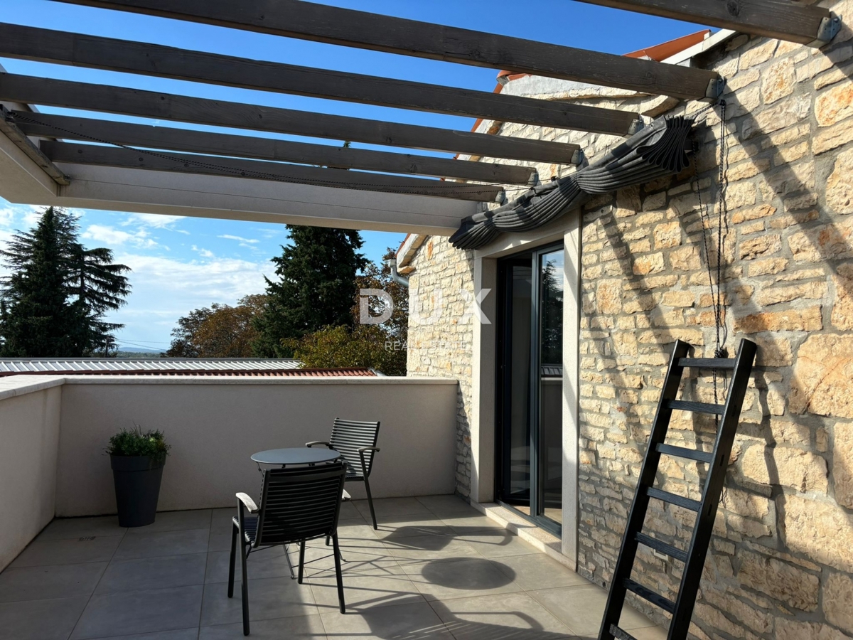 ISTRIA, PARENZO - Due case in stile rustico moderno con garage e un'offerta speciale!