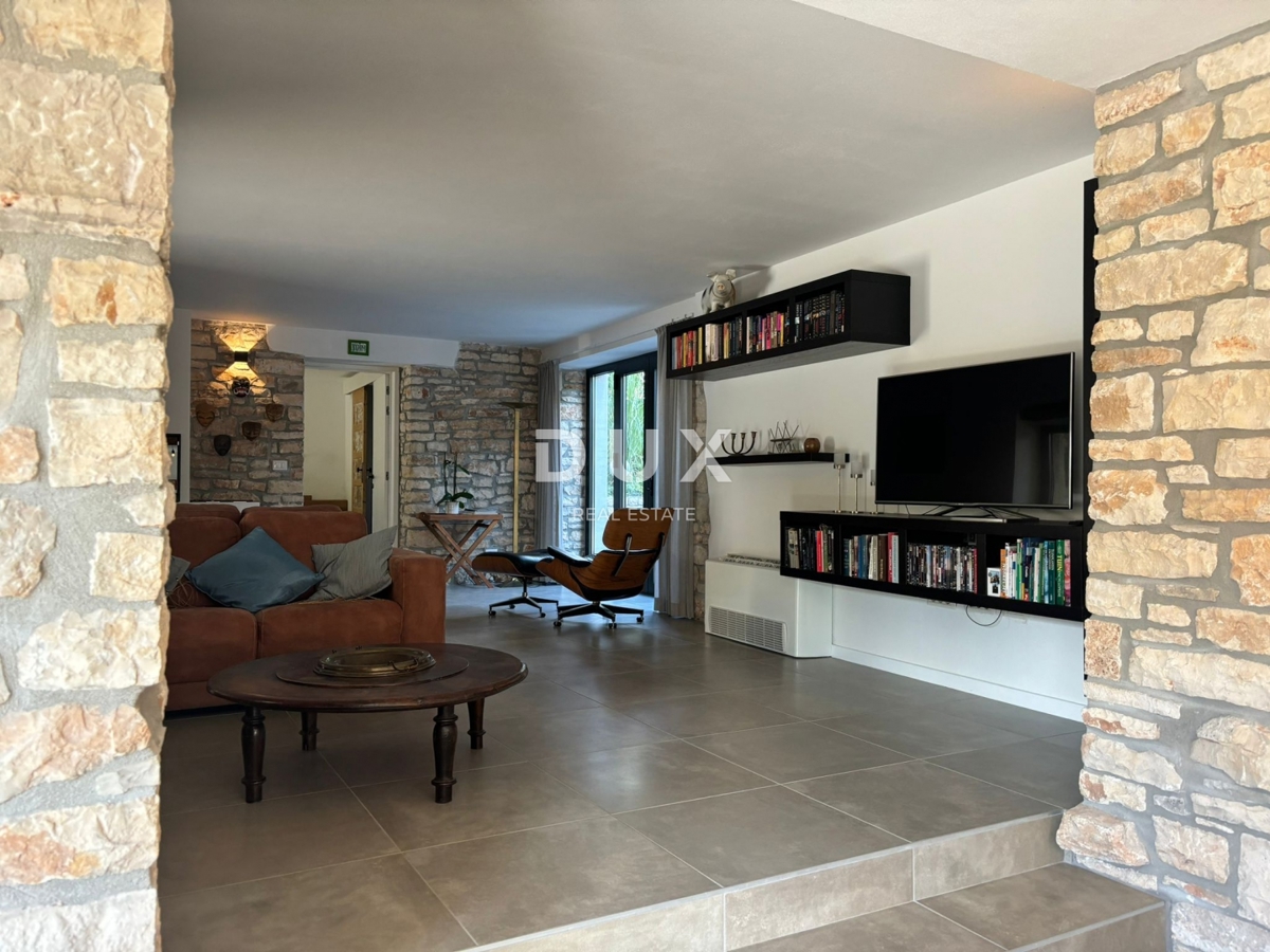 ISTRIA, PARENZO - Due case in stile rustico moderno con garage e un'offerta speciale!