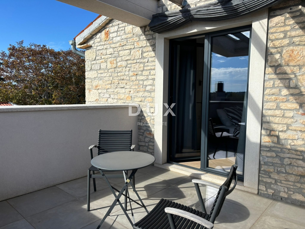 ISTRIA, PARENZO - Due case in stile rustico moderno con garage e un'offerta speciale!