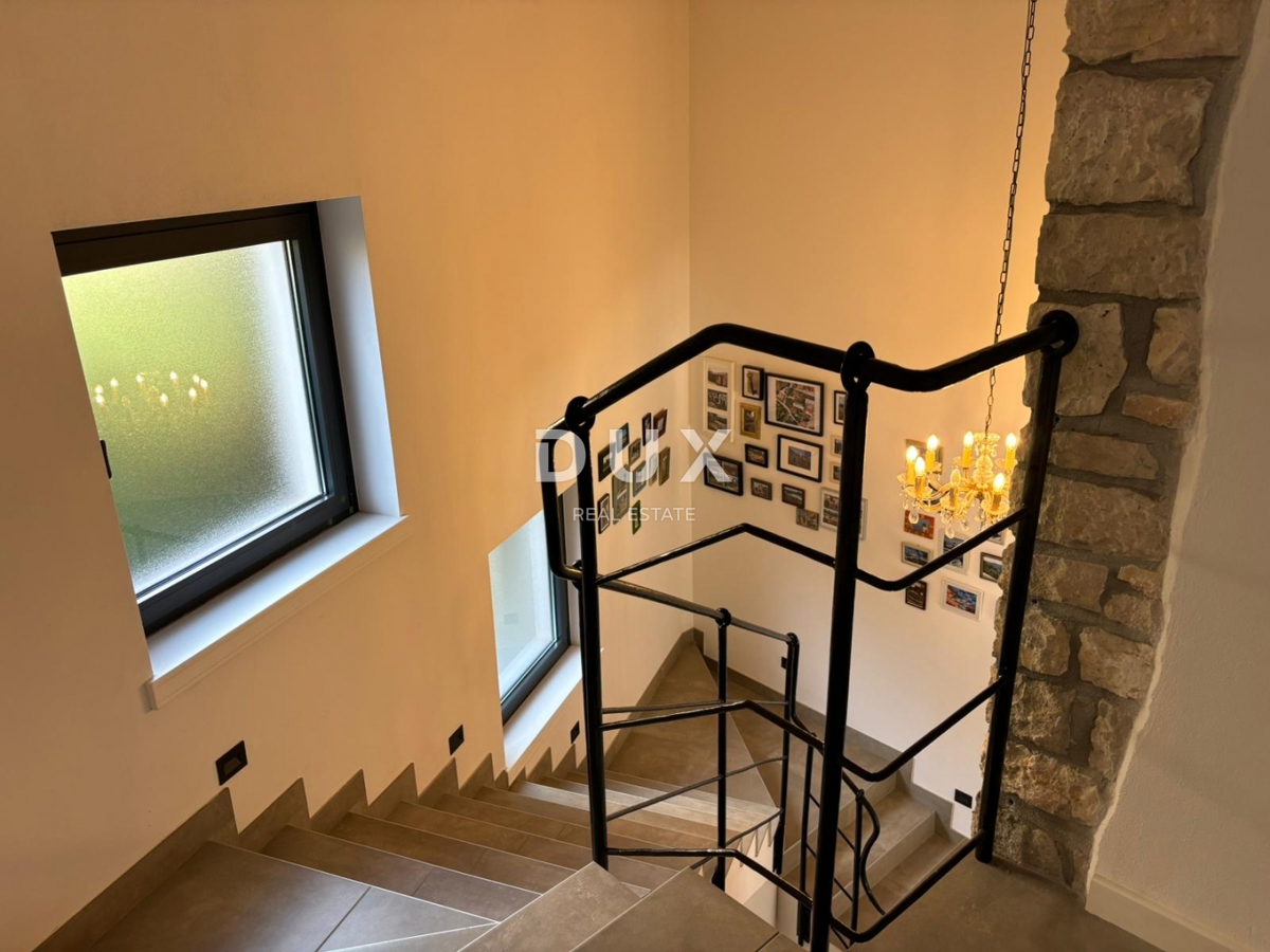 ISTRIA, PARENZO - Due case in stile rustico moderno con garage e un'offerta speciale!