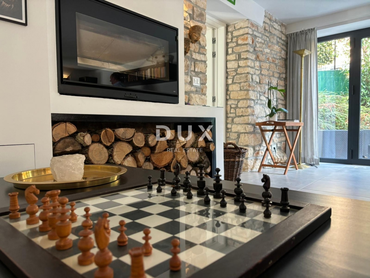 ISTRIA, PARENZO - Due case in stile rustico moderno con garage e un'offerta speciale!