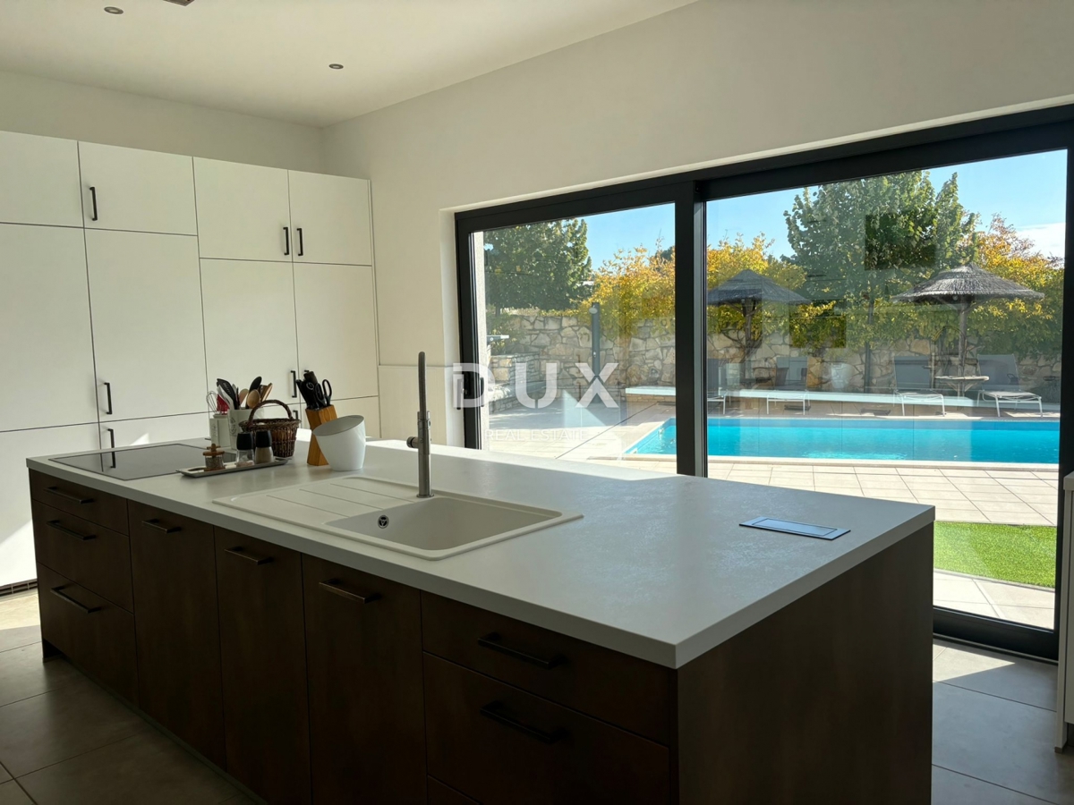 ISTRIA, PARENZO - Due case in stile rustico moderno con garage e un'offerta speciale!