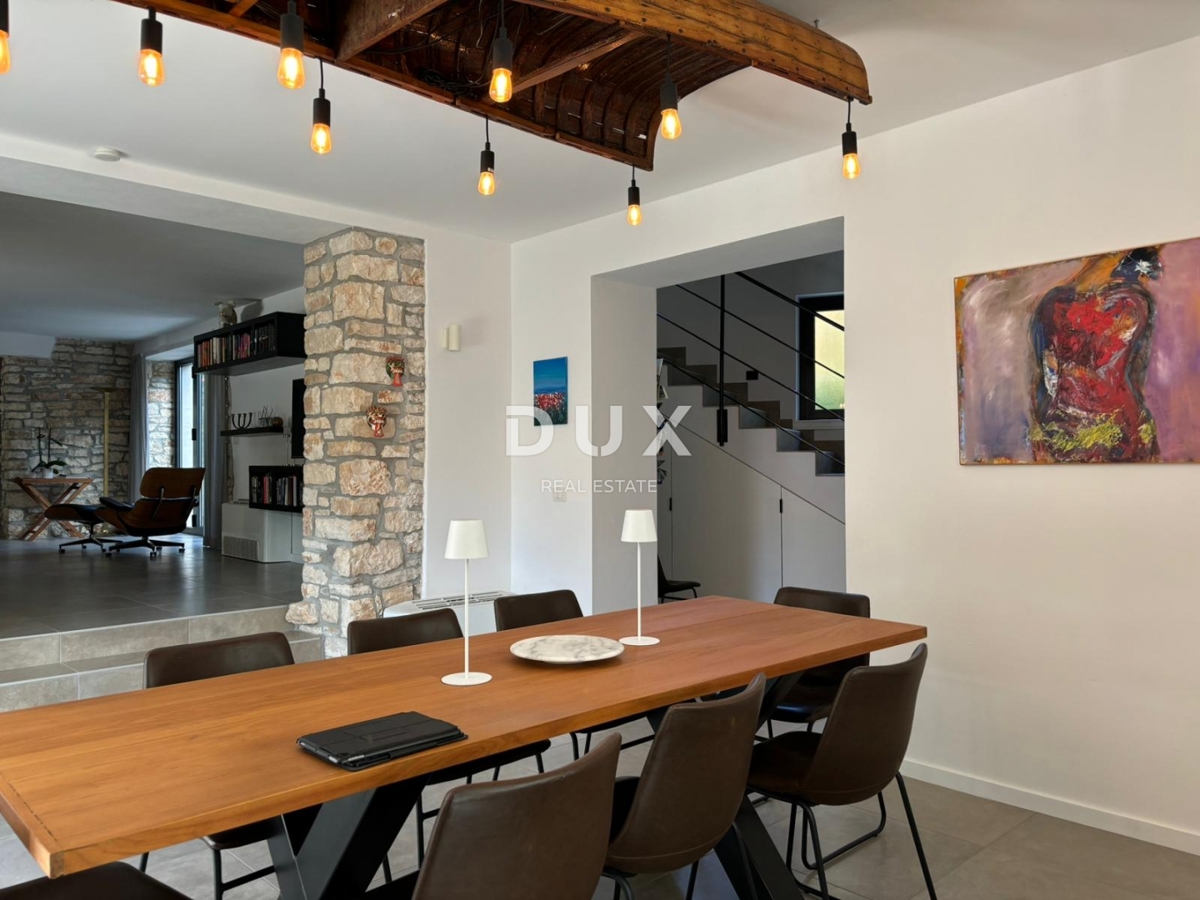 ISTRIA, PARENZO - Due case in stile rustico moderno con garage e un'offerta speciale!