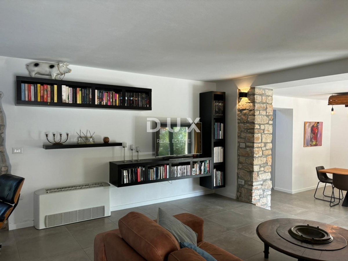 ISTRIA, PARENZO - Due case in stile rustico moderno con garage e un'offerta speciale!