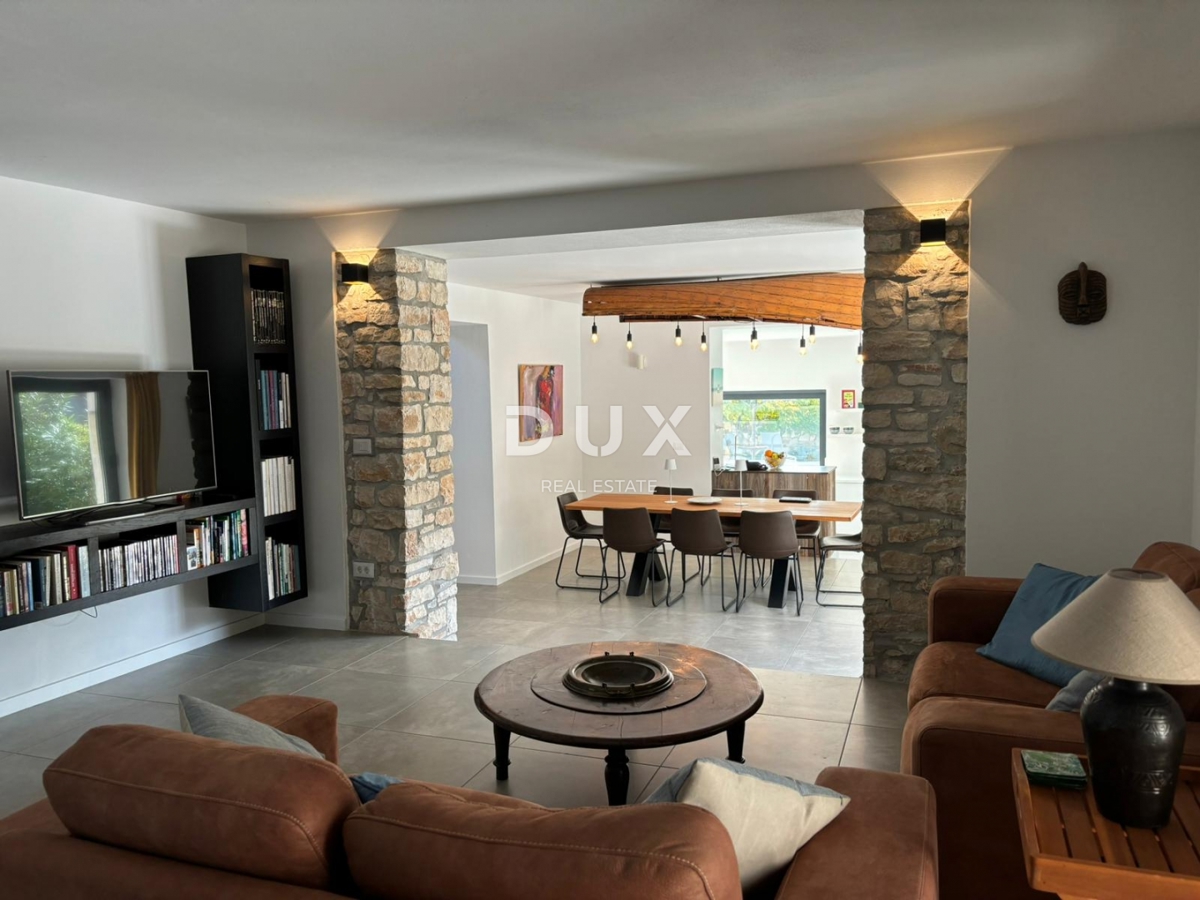 ISTRIA, PARENZO - Due case in stile rustico moderno con garage e un'offerta speciale!