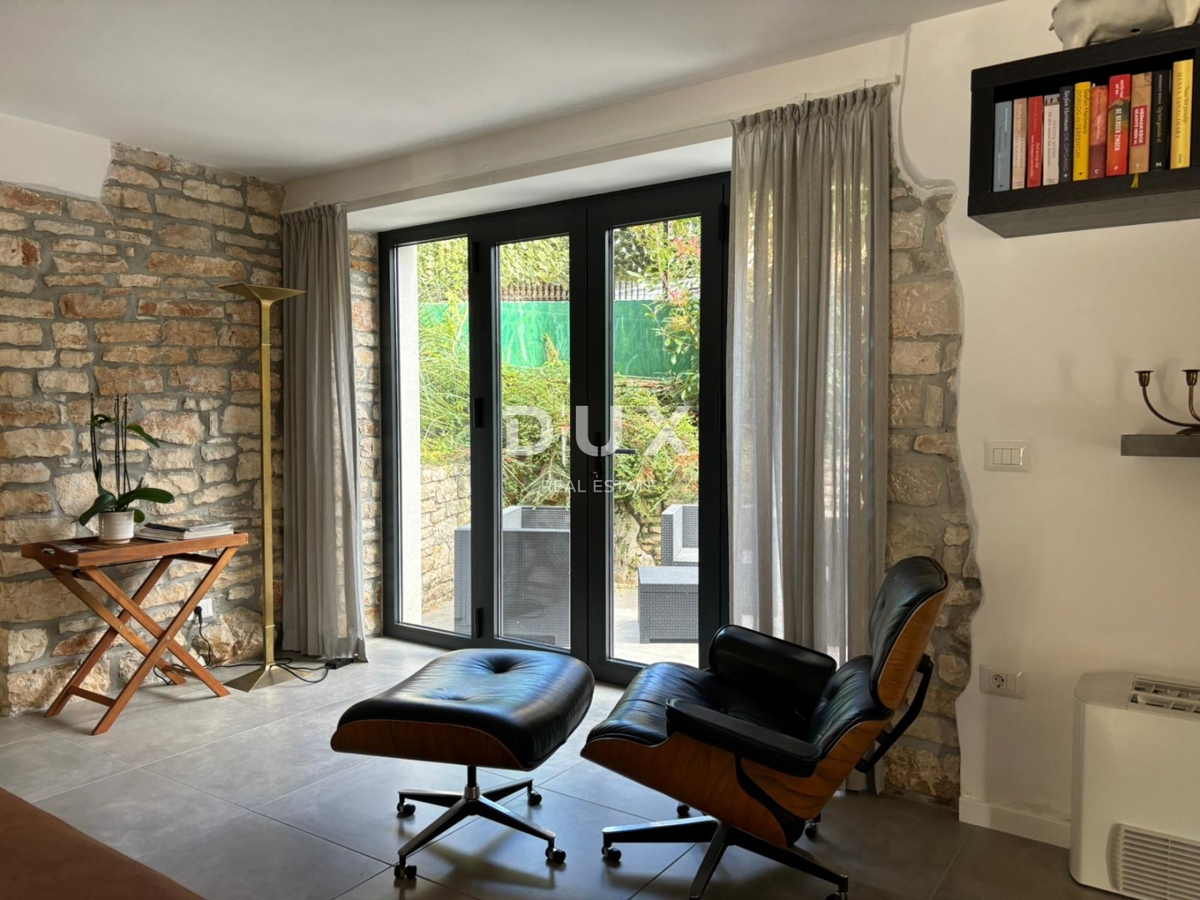 ISTRIA, PARENZO - Due case in stile rustico moderno con garage e un'offerta speciale!