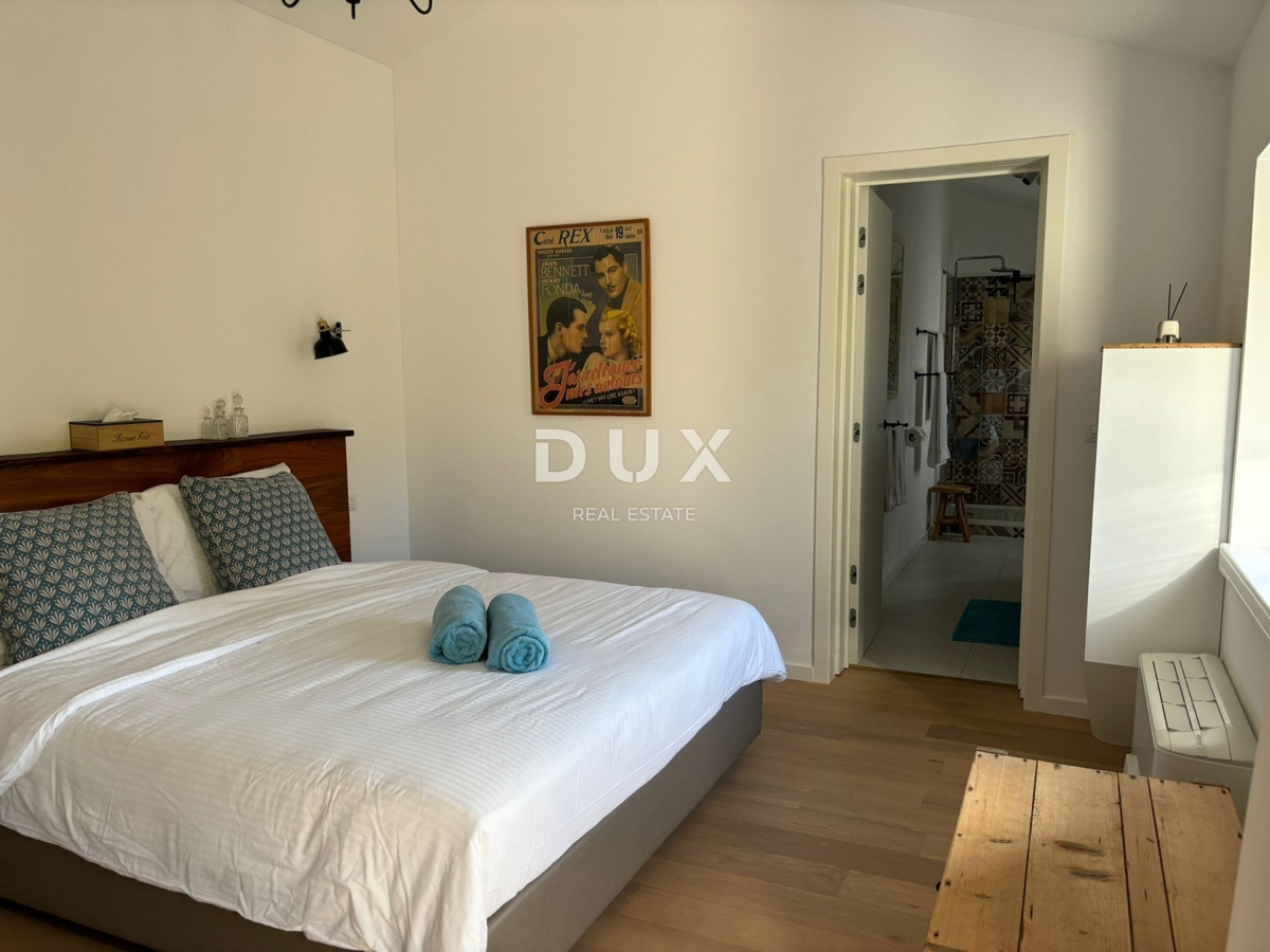 ISTRIA, PARENZO - Due case in stile rustico moderno con garage e un'offerta speciale!