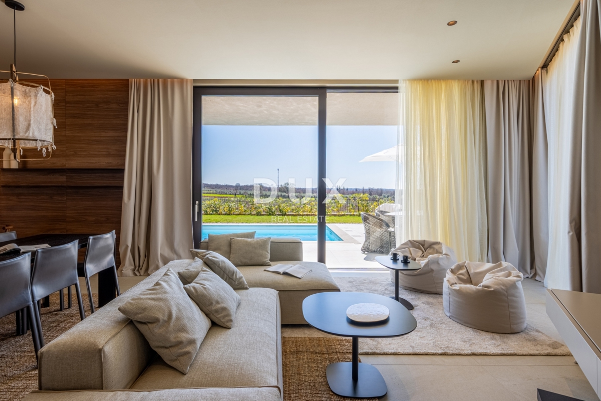 ISTRIA, PARENZO - Casa di lusso con piscina ai margini del villaggio